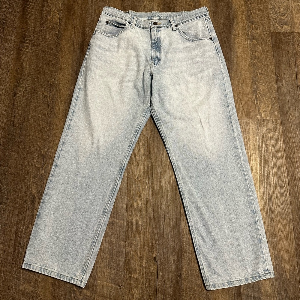 Wrangler Men's Light Blue Relaxed Jeans